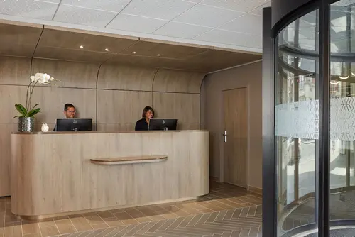 Hôtel Auteuil Tour Eiffel, Reception