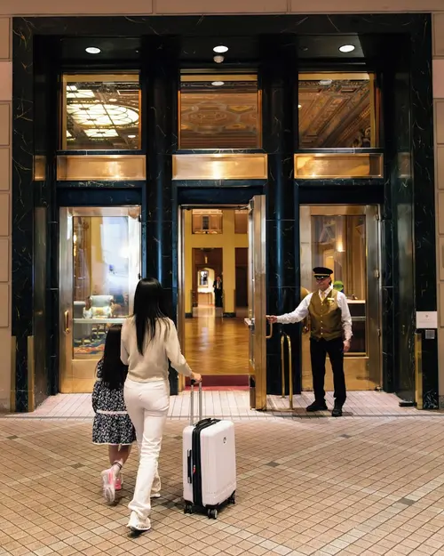 The Biltmore Los Angeles, Reception