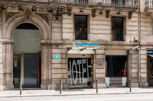 Hotel ILUNION Almirante, Exterior