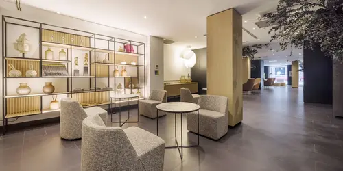 Hotel ILUNION Almirante, Interior entrance