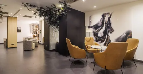 Hotel ILUNION Almirante, Interior entrance