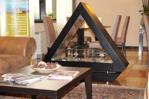 Hotel Leopardi, Lobby lounge