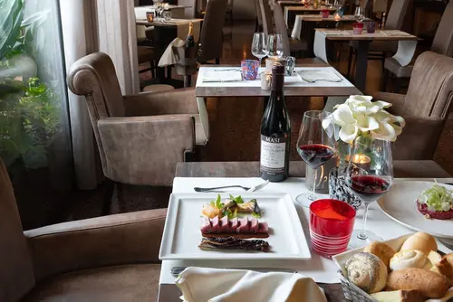 Hotel Leopardi, Food and drink