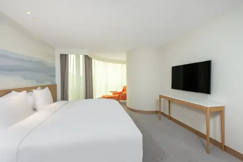 Crowne Plaza Zhuhai City Center by IHG