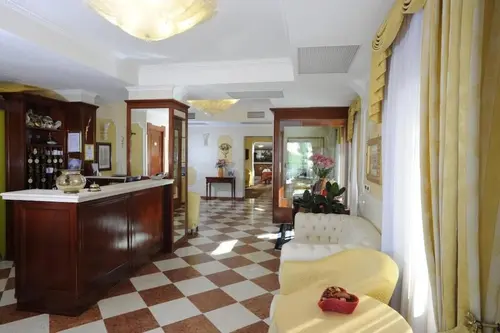 Russo Palace Hotel, Reception