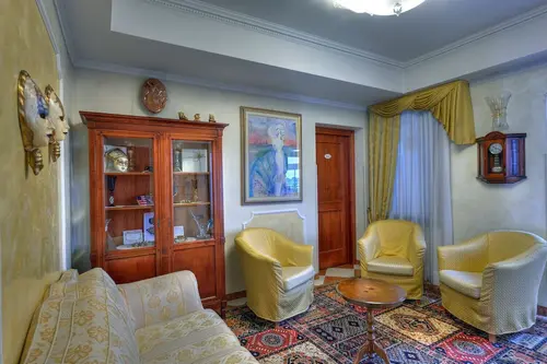 Russo Palace Hotel, Lobby sitting area