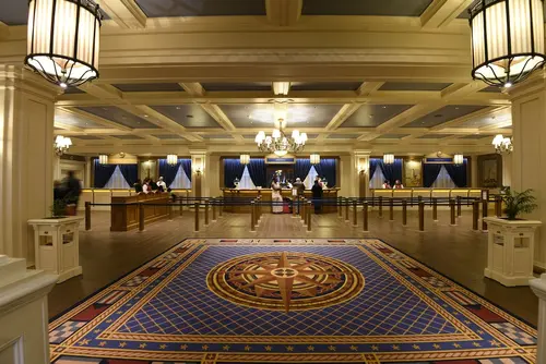 Disney Newport Bay Club, Lobby