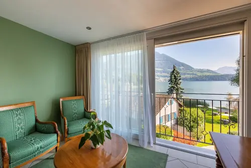 Swiss-Chalet Merlischachen - Romantik Schloss-Hotel am See