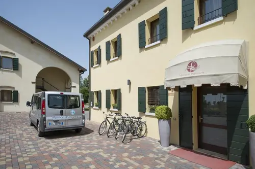 Hotel Venice Resort Airport