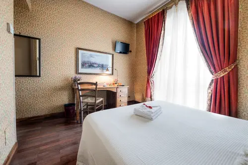 Colony Hotel