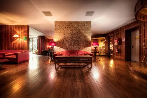 Colony Hotel