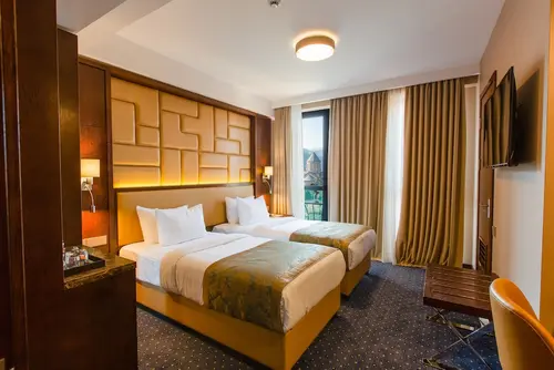 KMM Hotel, Primary image