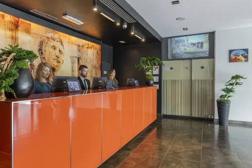 H10 Roma Città, Reception