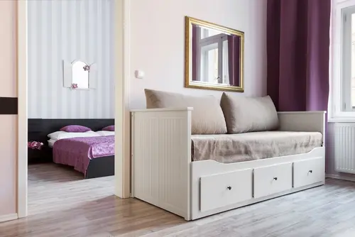 Royal Court Apartments, Room