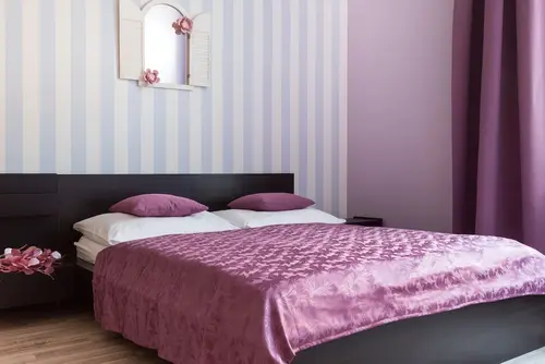 Royal Court Apartments, Room