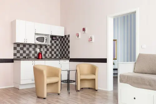 Royal Court Apartments, Room