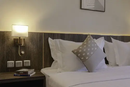 The Seasons Hotel, Room