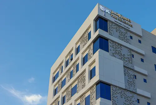 The Seasons Hotel, Front of property