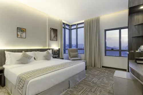 The Seasons Hotel, Primary image