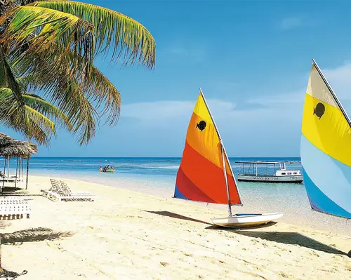paquetes turisticos a Trelawny a tu medida con Latam+ Carry on 