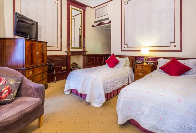 LONDON ELIZABETH HOTEL, 