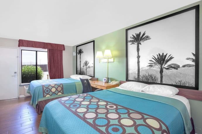 SUPER 8 BY WYNDHAM BARSTOW, 