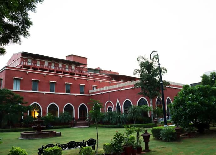 Maharaja Ganga Mahal, 