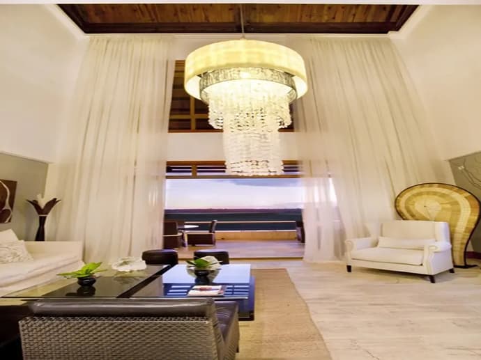 Los Altos Residences, 