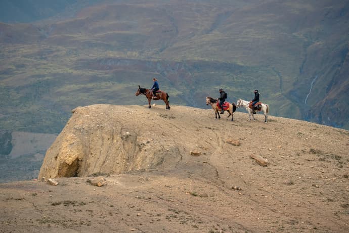 Mustang district: horseback adventure in the last "forbidden kingdom"