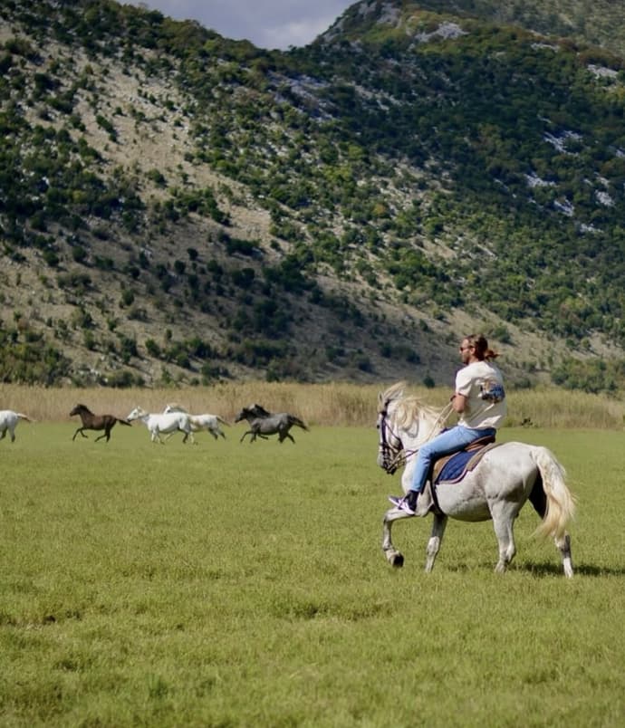 TRA NATURA E LEGGENDA: AVVENTURA A CAVALLO IN MONTENEGRO