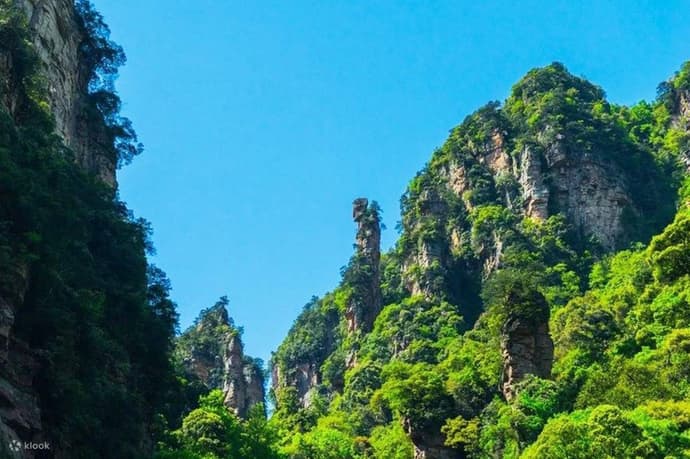 Gran China con Avatar Mountain, Furong y Fenghuang