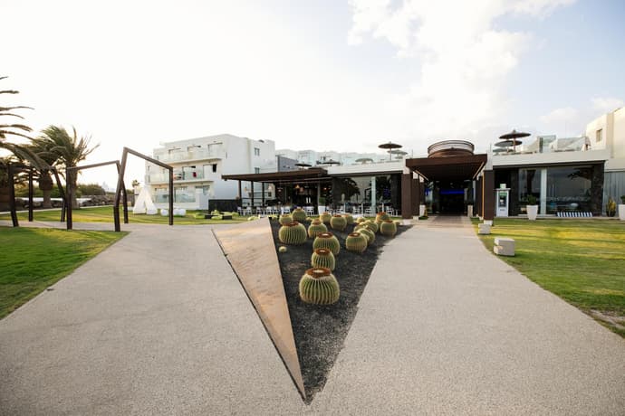 HD Beach Resort & Spa, HOTEL