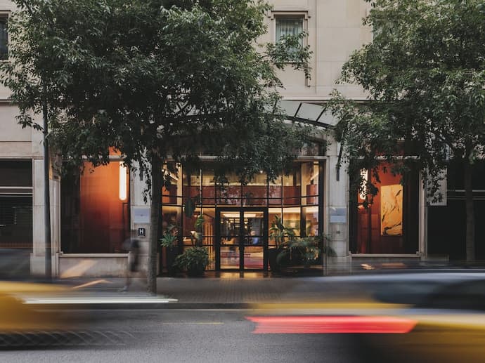 Catalonia Boulevard, Primary image