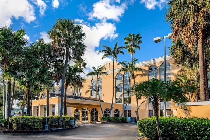La Quinta Inn & Suites by Wyndham Fort Lauderdale Tamarac