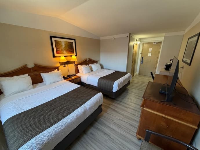 Days Inn & Suites by Wyndham Sault Ste. Marie ON