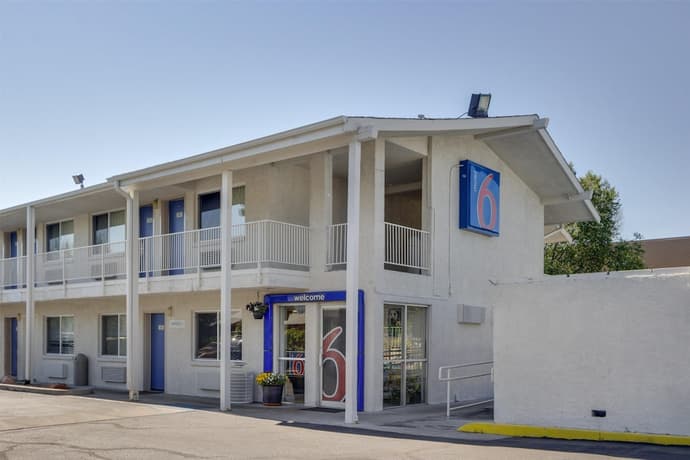 Motel 6 – Lakewood, CO