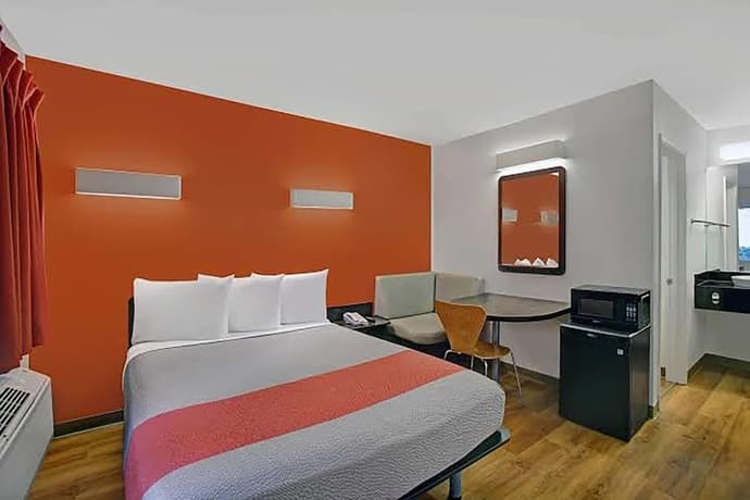 Super 8 by Wyndham Santa Clara