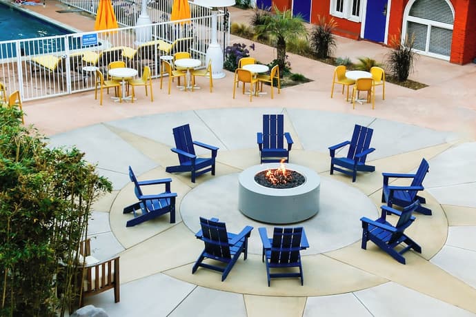 Hotel Del Sol, Primary image