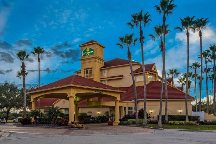 La Quinta Inn & Suites by Wyndham Orlando Airport, Primary image