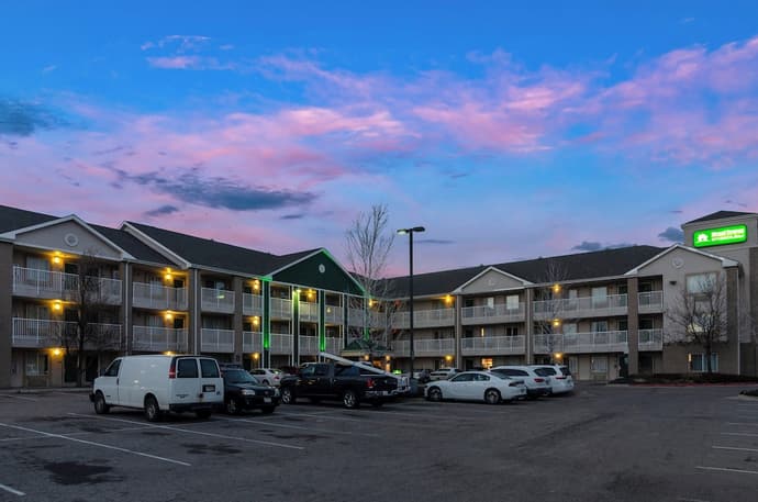 HomeTowne Studios By Red Roof Denver - Airport/ Aurora