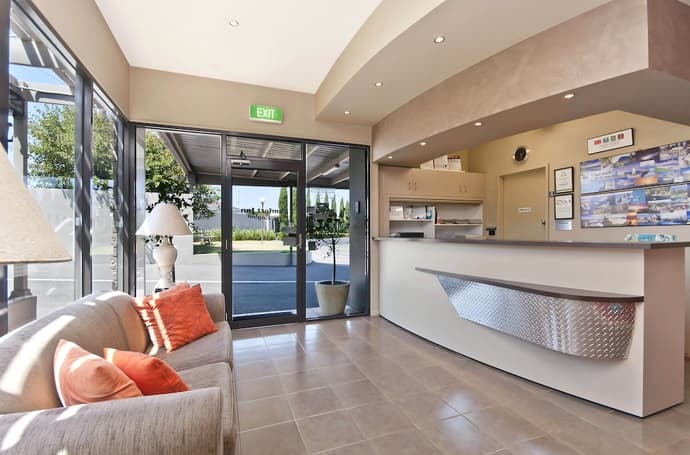 Comfort Inn On Raglan, Reception