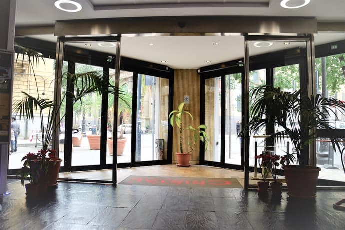 Cristal Hotel Palermo, Interior entrance