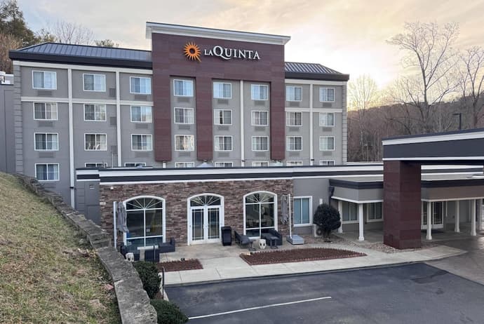 Country Inn & Suites by Radisson Asheville Downtown Tunnel Road, Primary image