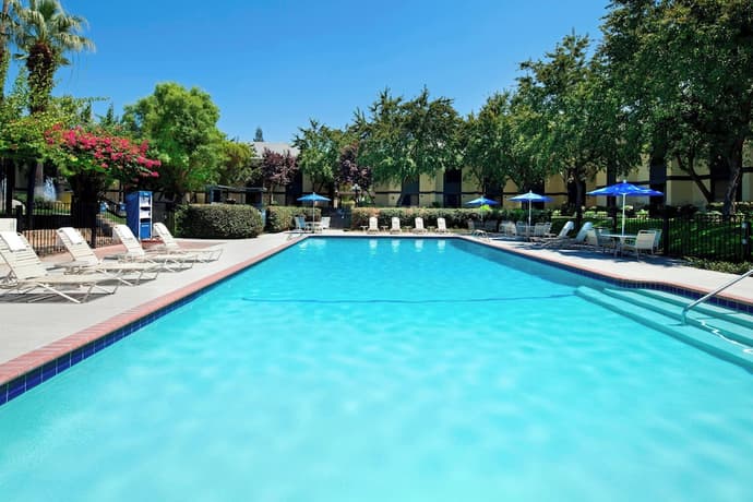 Four Points by Sheraton Bakersfield