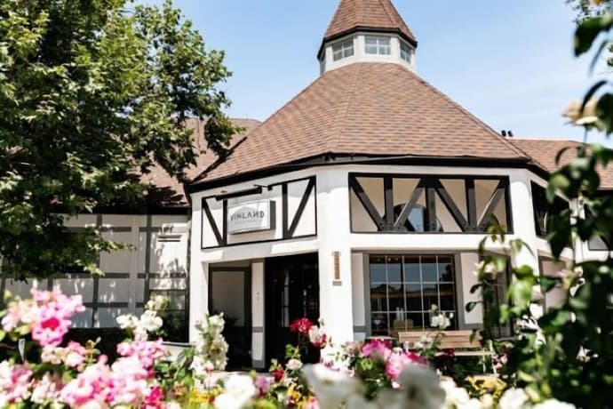 Vinland Hotel and Lounge, Primary image