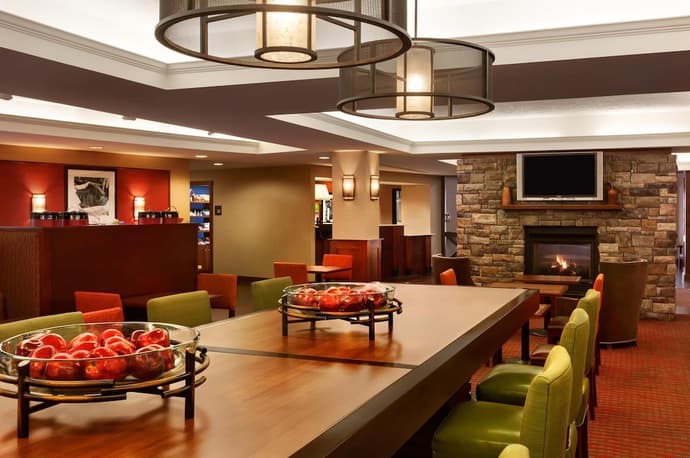 Hampton Inn Colchester, Lobby
