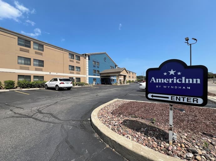 AmericInn by Wyndham Glendale/Milwaukee