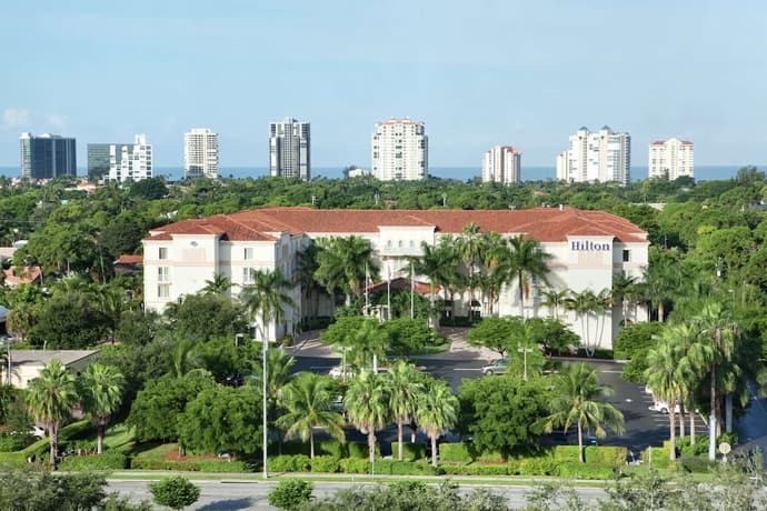 Hilton Naples, Primary image