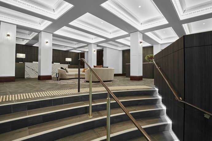 Rendezvous Hotel Melbourne, Interior entrance