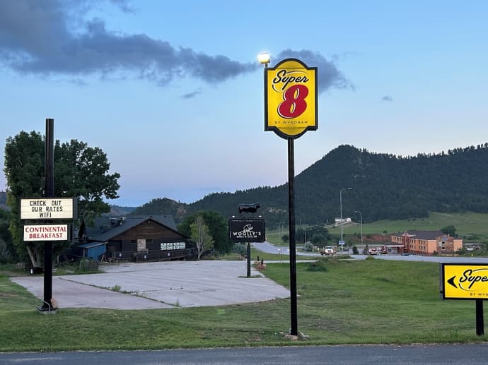 Super 8 by Wyndham Hot Springs, Primary image